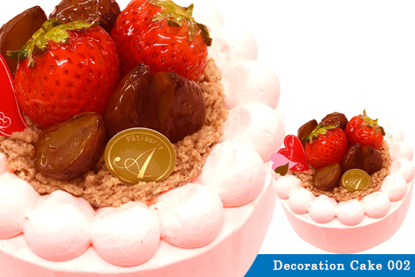 デコレーションケーキ例 まるごと苺の贅沢モンブランデコ