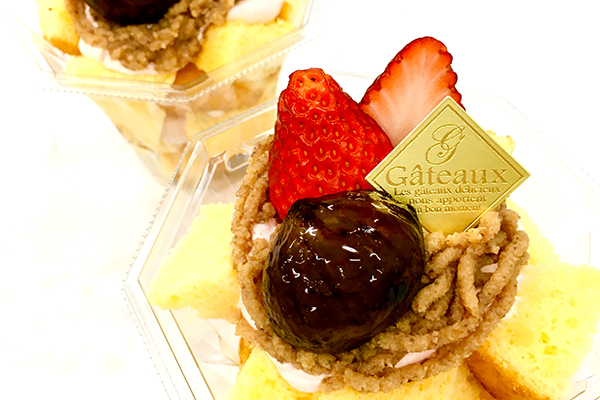 シフォンカップまるごといちごのモンブラン